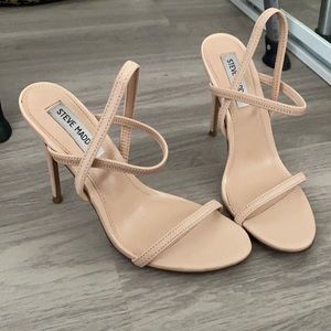 Nude ‘Steve Madden’ heels